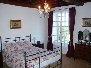 Du Balzac King sized bed