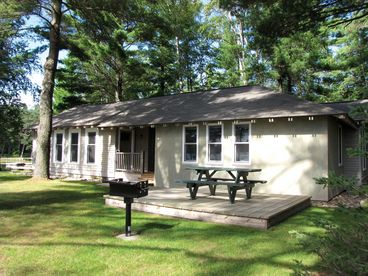 Cottage 1
Cottage 1 has a large great room with windows on three sides. This cottage is only 35 feet from the waters edge and has a private pier with a fishing boat. There are 3 large bedrooms and 2 full bathrooms. The cottage faces a quiet bay and has a spectacular view of Alder Lake.