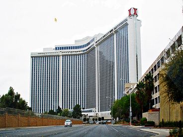 Executive Vacation Villas Las Vegas 2 is inside the famous, and totally private and secluded Las Vegas Country Club. 