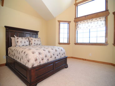 log dining table seets 8