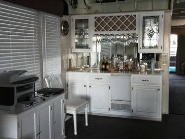 Wet bar
