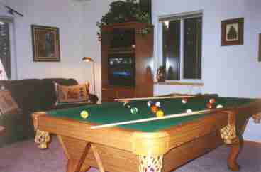 Bedroom 4/ game room with pool table