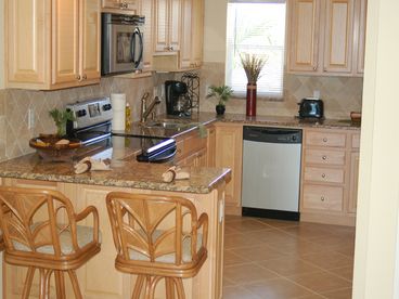 Full Kitchen with breakfast bar