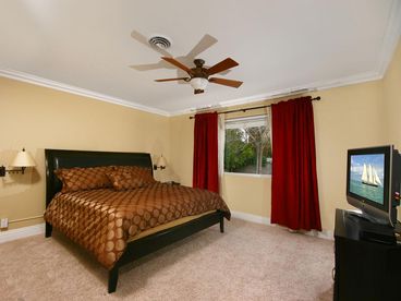 Master Suite w/ Queen Size Bed & 32\