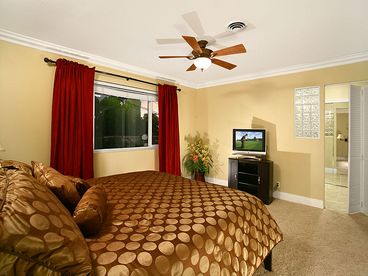 Master Suite w/ Queen Size Bed & 32\