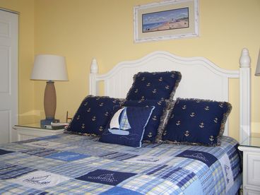QUEEN SIZE BEDROOM