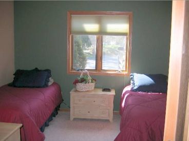 2 twin bedroom off the main living area