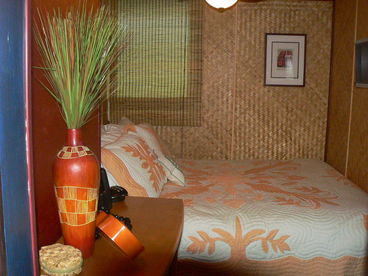Fabulous North Shore Remodeled Condo on Reef-Protected Beach with Free WIFI