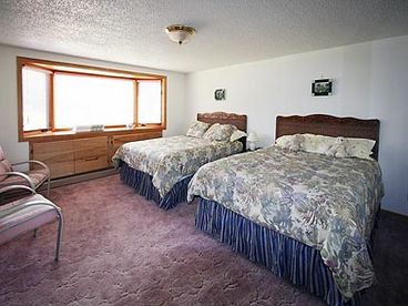 Large downstairs master bedroom with 2 queen size beds
