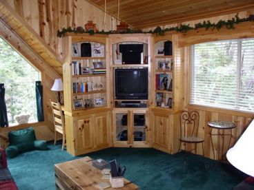 Entertainment Loft/Den