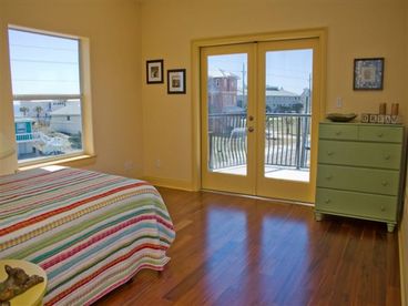 Lilly Pad - Gorgeous 3BR Lake Front House with Gulf Views