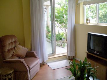Patio door / private entrance