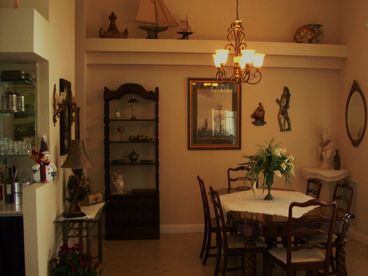 FORMAL DINING AREA ENTRANCE AREA