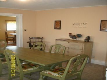 Dining Room Table seating for 6