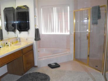 Guest Queen Bedroom
