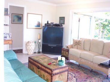 Living area with sliders to deck.
2 tvs with satelite service.
CD player with bose speakers and DVD.