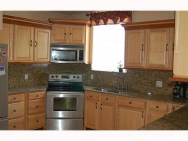 VERY NICE AND CLEAN KITCHEN, GRANITE 