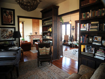 Comfy Library/Piano room