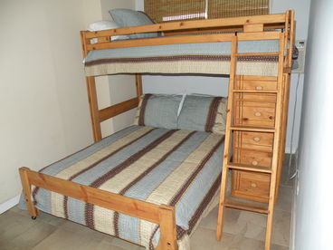 2nd Bedroom with Twin/Full Bunkbed