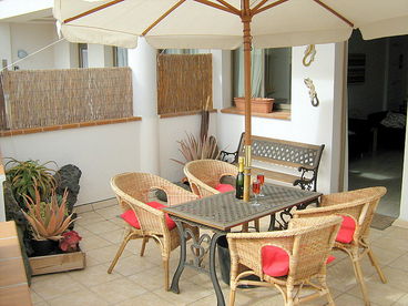 Sunny,sheltered. southfacing patio which is perfect for alfresco dining. 