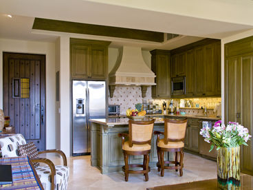 Kitchen & Entry