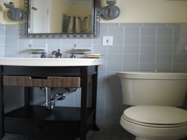 Master bath with tub