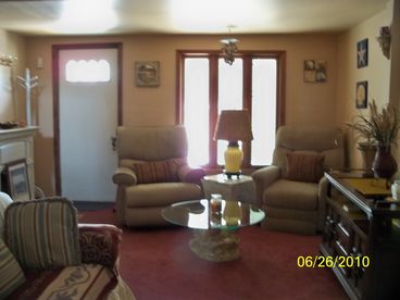 CHARMING 3 BD 2 F BA BEACH HOME, SLEEPS 5 + 2 GUEST,  PETS OK , POOL, PARKING. 