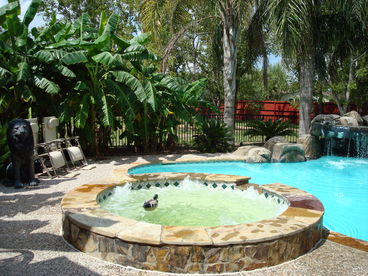 HEATED HOTTUB