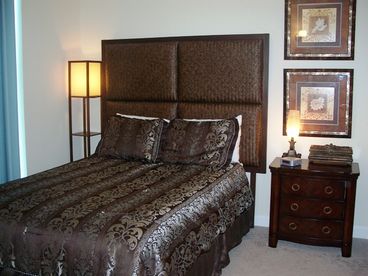 Queen Bedroom 