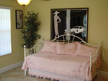 Living Room with Twin Trimble bed.