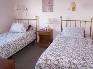 Downstairs Bedroom - 2 singles