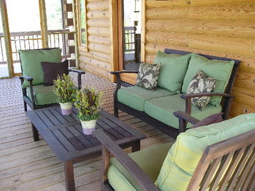 Large screened-in porch offers nice mountain and pasture views!