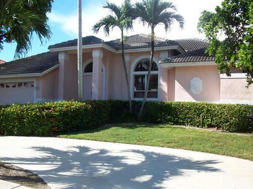 View 1 Block from Residents BeachMarco