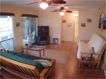 All Inclusive Waimanalo Beach Lots Vacation Home, Sleeps 8