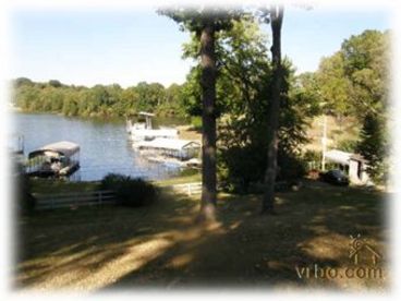 has a boat dock