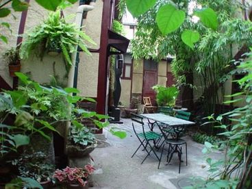 The place to have your breakfast or just to rest after a hard day visiting Paris
These kind of private gardens  are very rare in the Center of Paris
 
