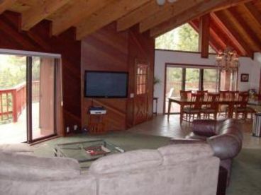 8 Bedroom next to Slopes on 3 Acres with Indoor Pool