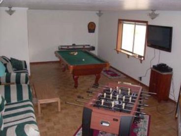 8 Bedroom next to Slopes on 3 Acres with Indoor Pool