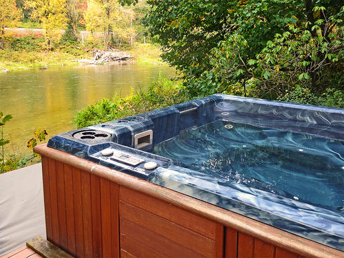 Amazing view Hot tub that can\'t get any closer to nature and the river. 