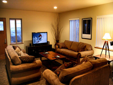 Living area with Queen Size Sofa Sleeper