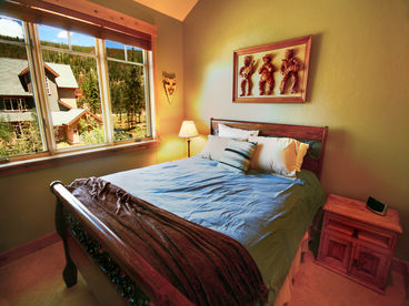 Bedroom with Queen Size Bed