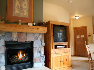 Firepalce, TV, DVD, enjoy a day in Keystone