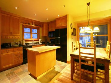 Gourmet Fully Equipped Kitchen with Island