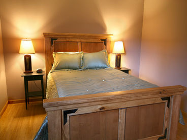 Comfortable queen size bed in main bedroom