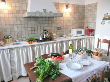 Tuscany: village house with panorama..near Cinque Terre 