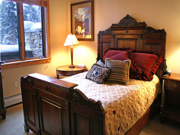 Bedroom with Gorgeous Queen Size Bed