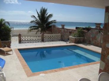 Private Beachfront Retreat 5 bedroom 5 onsuite full bath with Pool