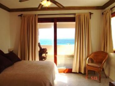 Private Beachfront Retreat 5 bedroom 5 onsuite full bath with Pool