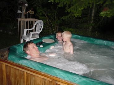 Relax in a nice, large, 6 person hot tub. Let the kids play all day between the lake and the hot tub in case the lake is not warm yet. 