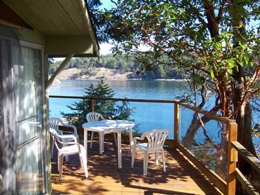 This is the ocean-side deck with it\'s spectacular views of the harbour.